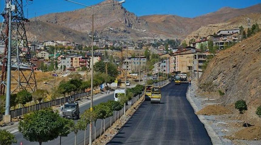 Hakkari&rsquo;de Yol Asfaltlama &Ccedil;alışması