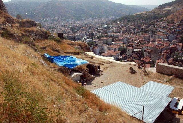 Dracula’nın Esir Tutulduğu Kaledeki Kazı Çalışmaları Sonlandırıldı 1