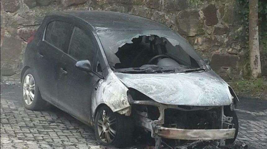 Park Halindeki Otomobil Alev Alev Yandı