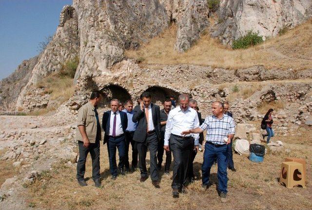 Dracula’nın Esir Tutulduğu Kaledeki Kazı Çalışmaları Sonlandırıldı 3