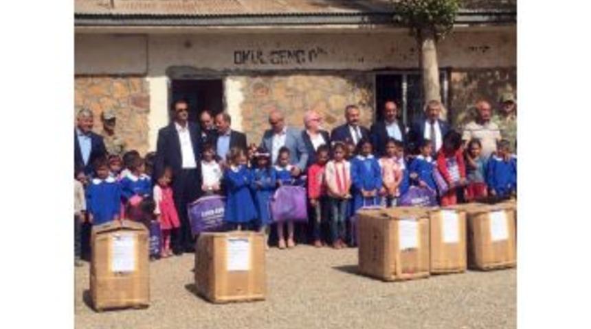 Şenkaya&rsquo;da 68 K&ouml;y İlk&ouml;ğretim Okuluna Kırtasiye Yardımı