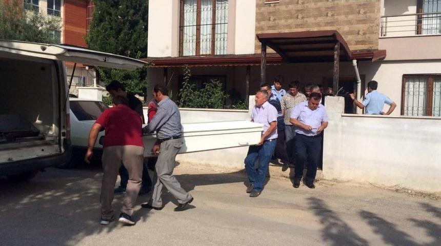 72 Yaşındaki Adam Evinde Ölü Bulundu