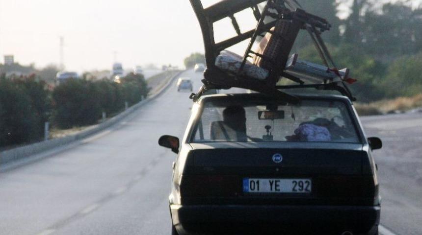 Otomobil Tavanında Oturma Grubu Taşıdı