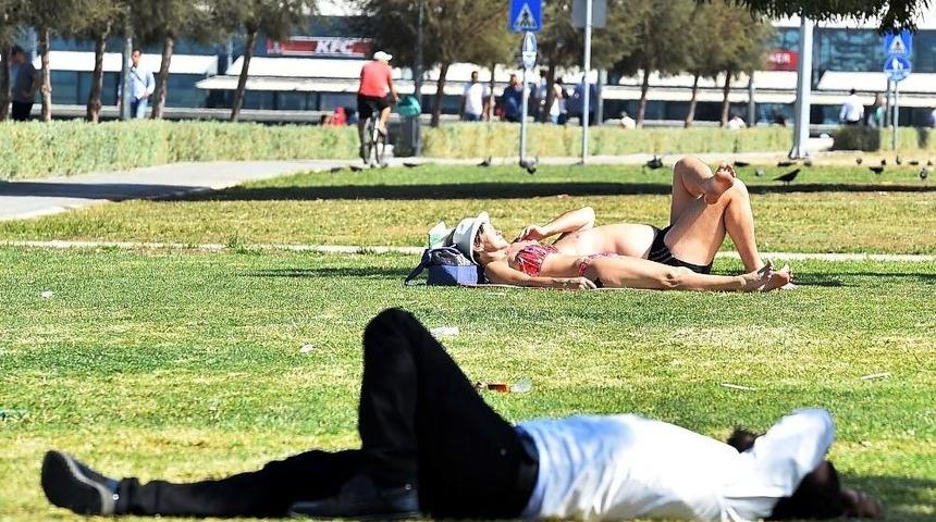 İzmir’in Göbeğinde Güneşlenme Keyfi