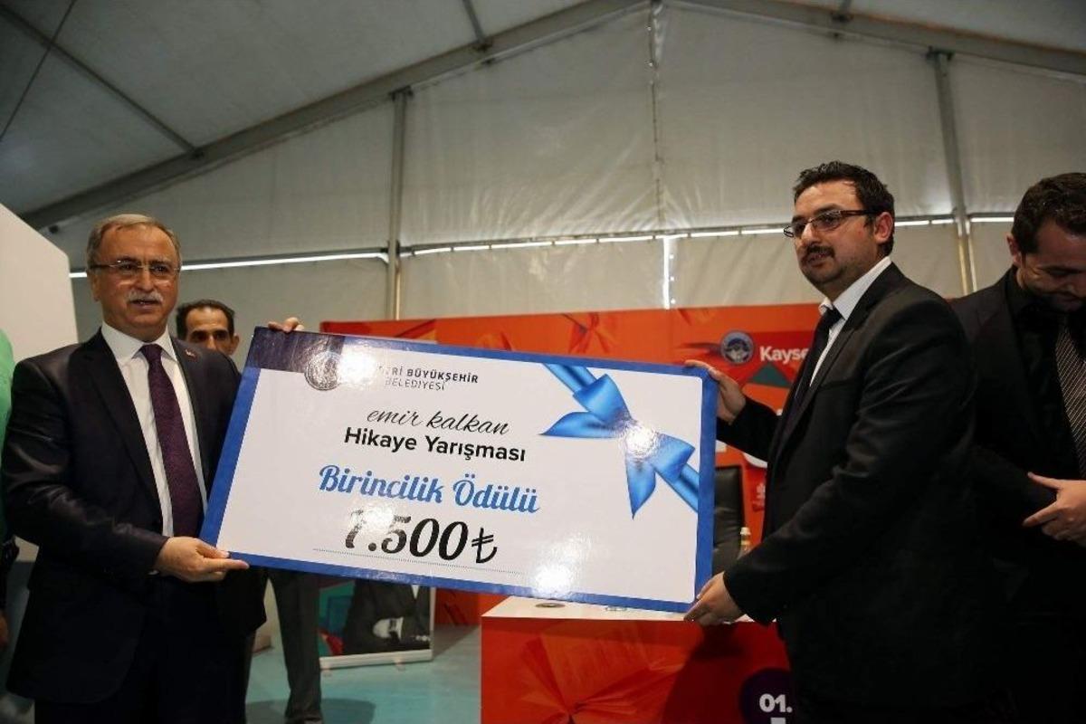 Hikaye Yarışmasının &Ouml;d&uuml;lleri Verildi