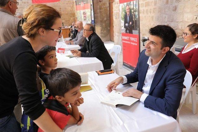 Edirne Kitap Fuarı Yazarlara Ev Sahipliği Yapmaya Devam Ediyor