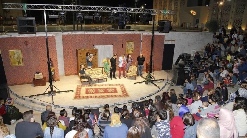 Dht, Kent Meydanını Kahkahaya Boğdu