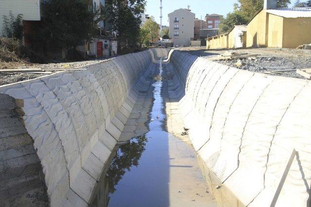 Sultanbeyli’de Altyapı Çalışmaları Sürüyor