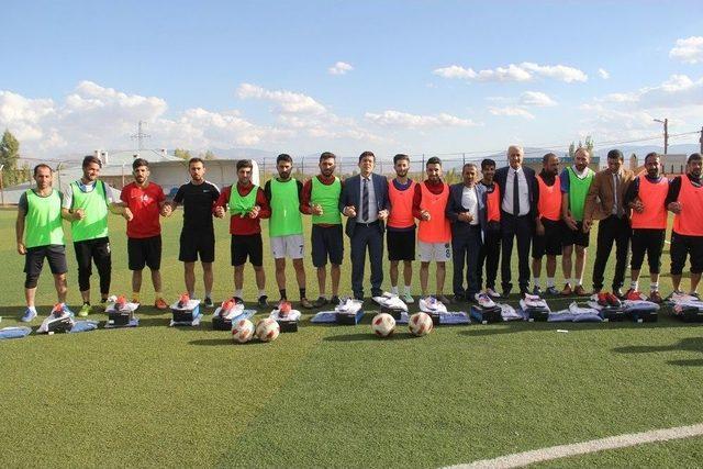 Başkan Vekili Öztürk’ten Başkale Gençlikspora Destek