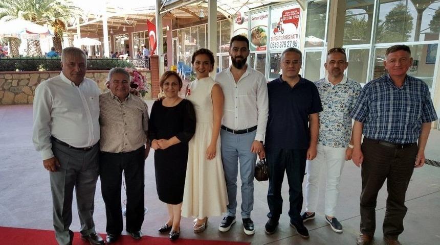 Ert&uuml;rk Ailesinin Mutlu G&uuml;n&uuml;