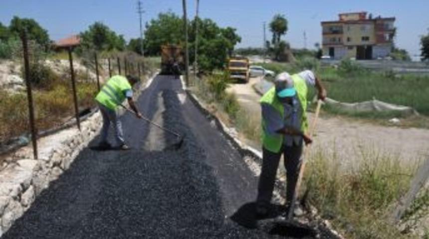 Erdemli&rsquo;de Asfaltlama &Ccedil;alışmaları S&uuml;r&uuml;yor