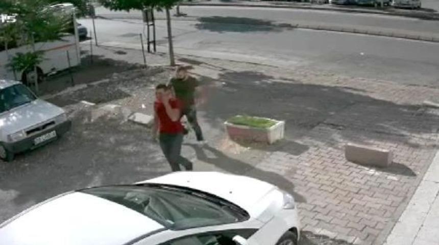 'annemi Arayacağım' Deyip, Engelli Gencin Telefonunu &Ccedil;aldı