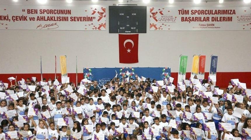 Gaziantep&rsquo;ten 9 Bin 500 &Ouml;ğrenciye Sertifika