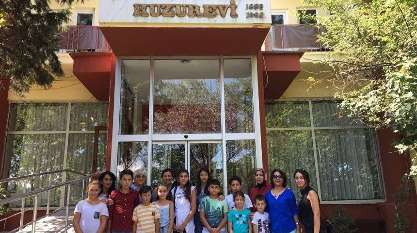 Halk Merkezi Kursiyerlerinden Huzurevi Ziyareti