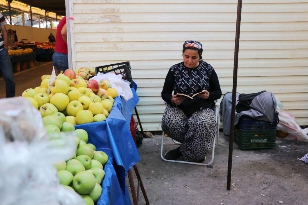 Armut Kasasının Altına Serdiği Gazeteleri Okuyarak Kadın &Ccedil;ift&ccedil;iler Şampiyonu Oldu