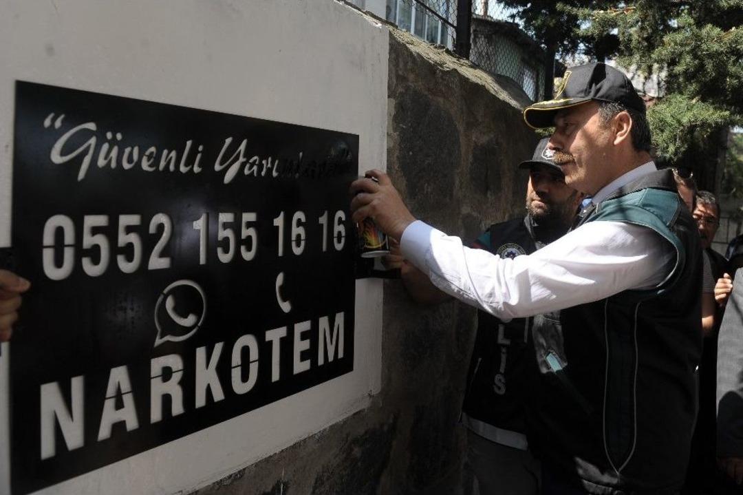 Hem Operasyon, Hem Tanıtım