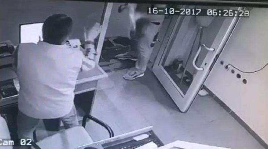 Bilgisayar Monit&ouml;r&uuml; &Ouml;l&uuml;mden Kurtardı