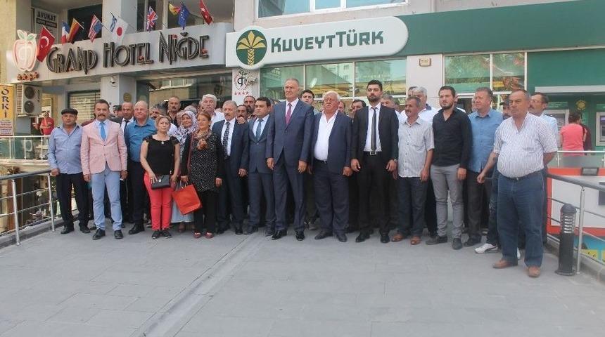 "istifa Ettik" Dediler, İl Başkanı İhraç Edildiklerini Açıkladı