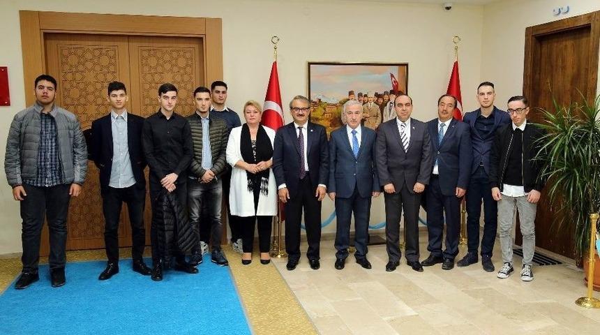 Hollanda Kayserililer Vakfı Vali Kam&ccedil;ı&rsquo;yı Ziyaret Etti