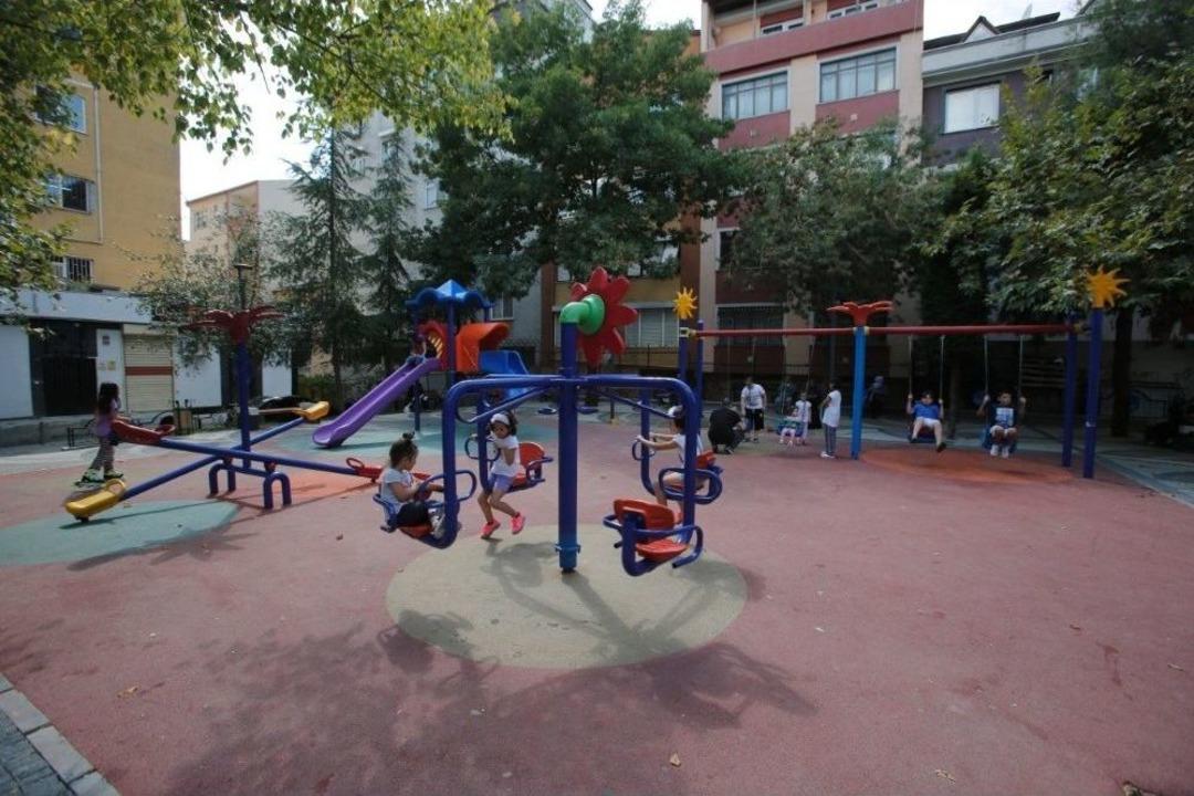 K&uuml;&ccedil;&uuml;k&ccedil;ekmece&rsquo;de Parklar Yenileniyor