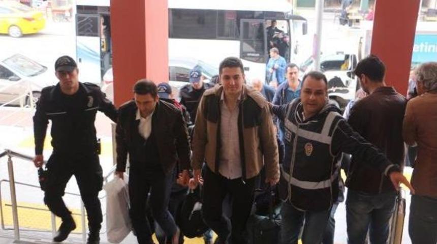 Kocaeli'deki Fet&ouml; Soruşturmasında 12 Asker, Adliyeye Sevk Edildi