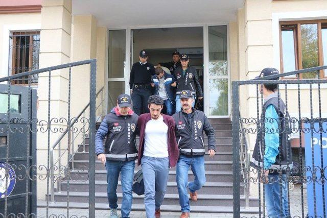 Sakarya&rsquo;da Oto Hırsızlığı &Ccedil;etesi &Ccedil;&ouml;kertildi 1