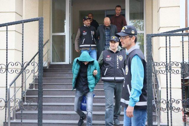 Sakarya&rsquo;da Oto Hırsızlığı &Ccedil;etesi &Ccedil;&ouml;kertildi 2