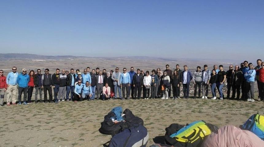 Şehit Yakınları Ve Gaziler Yama&ccedil; Paraş&uuml;t&uuml; Yaptı