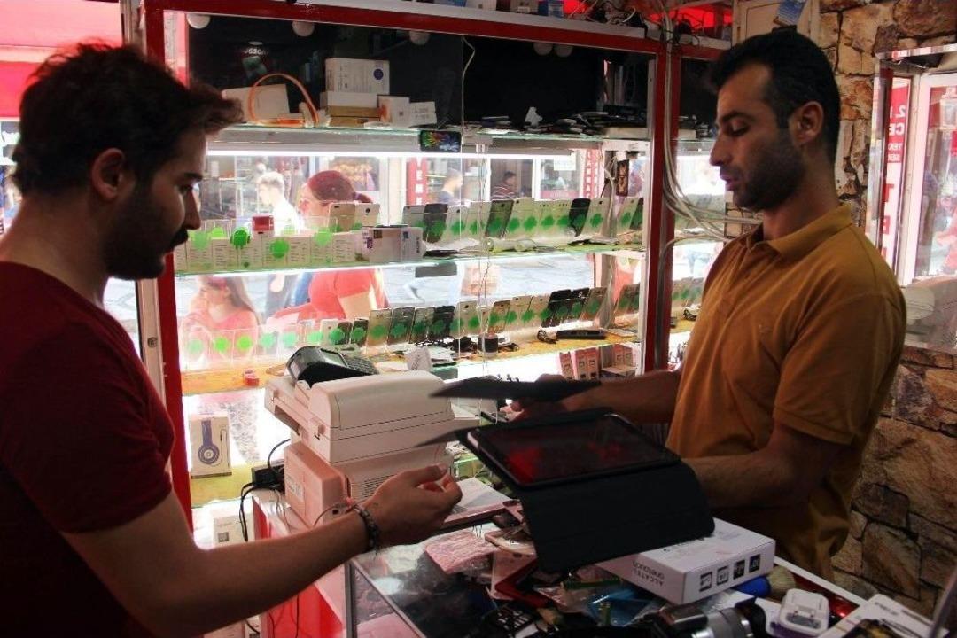 (&ouml;zel Haber) Tabletler, Onlarla Aralarına &lsquo;kara Kedi&rsquo; Gibi Girdi