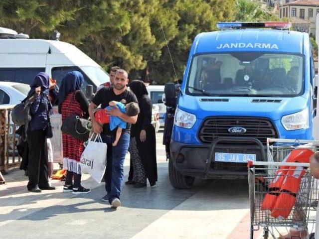 Çeşme'den Sakız Adası'na Geçmeye Çalışan 46 Suriyeli Kaçak Yakalandı