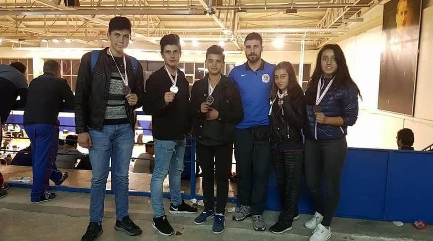 Pazaryerispor Kick Boks Takımı T&uuml;rkiye 3&rsquo;&uuml;nc&uuml;s&uuml; Oldu