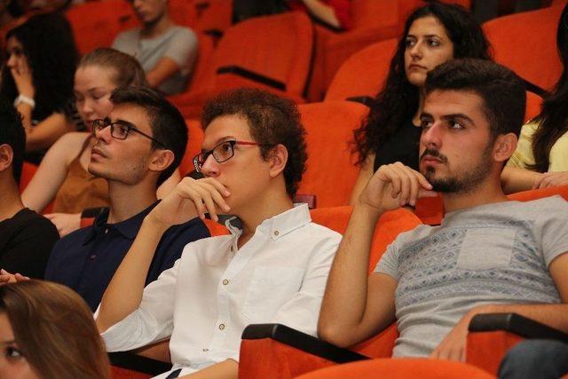 Akdeniz Üniversitesi Tıp Fakültesi’nde İlk Ders Heyecanı