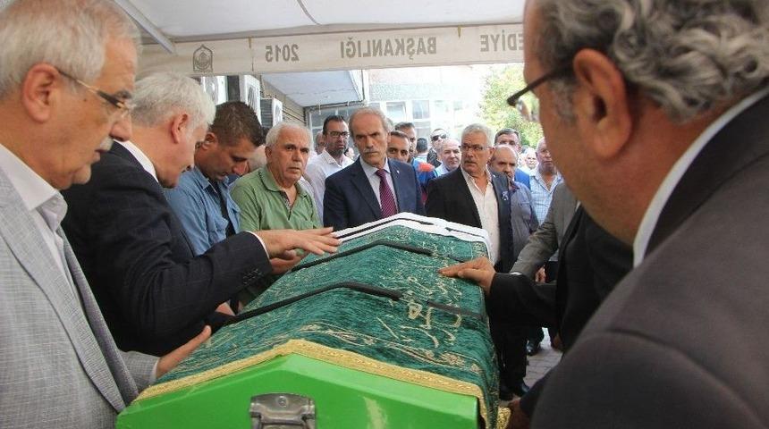 &Ccedil;avuşoğlu&rsquo;nun Amcası Son Yolculuğuna Uğurlandı