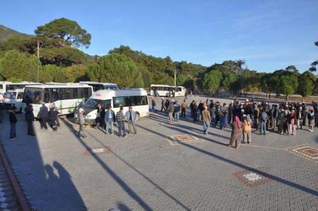 Soma'da Tarım Işçisi Taşıyan Servis Şoförlerinden 'j Plaka' Tepkisi