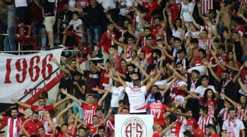 Antalyasporlu Taraftarlardan 'stada Gitmeme Kararı'