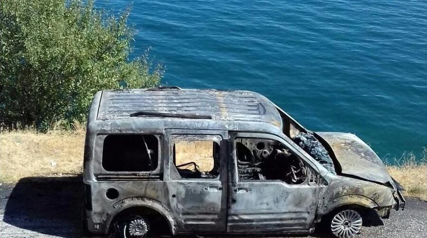 Seyir Halindeki Ara&ccedil; Cayır Cayır Yandı