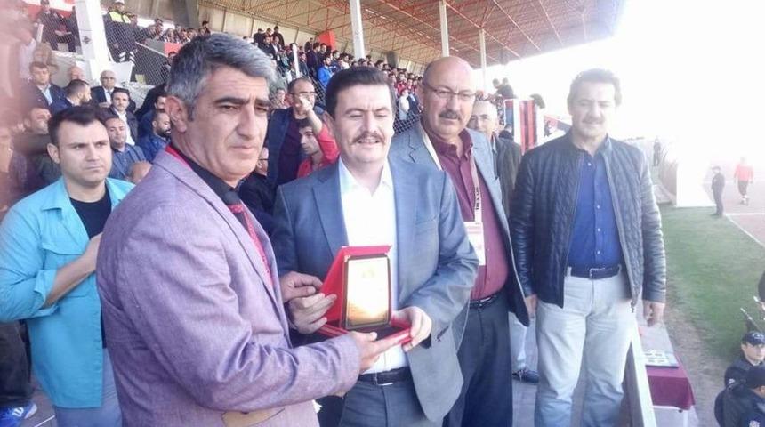 Başkan D&uuml;lger&rsquo;den Vali Aslantaş&rsquo;a Teşekk&uuml;r Plaketi