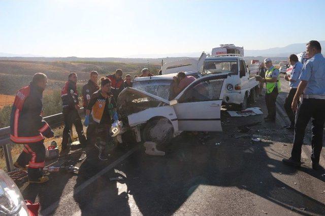Mersin’de Trafik Kazası: 1’i Çocuk, 10 Yaralı