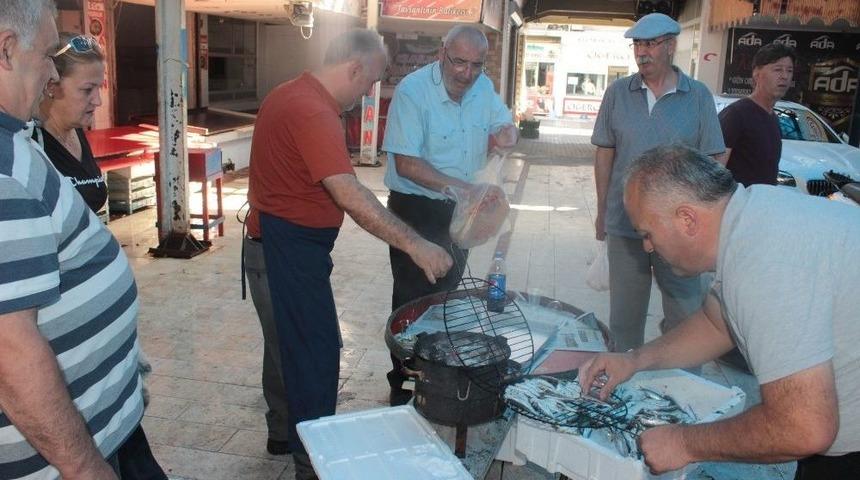Tavşanlı’da Balık Pazarında Satışlar Başladı