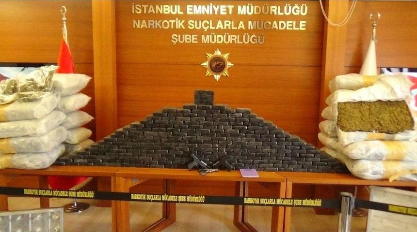 L&uuml;ks Villaya Yapılan Operasyonda 220 Kilo Uyuşturucu Bulundu