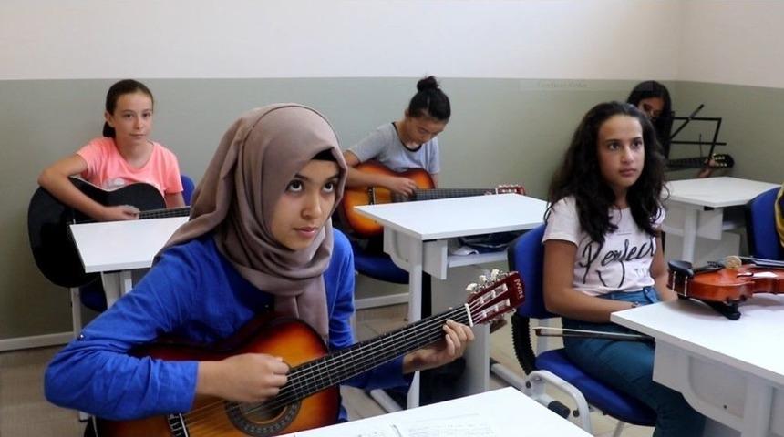 Hanım Lokalleri Yazın Öğrencileri Ağırladı