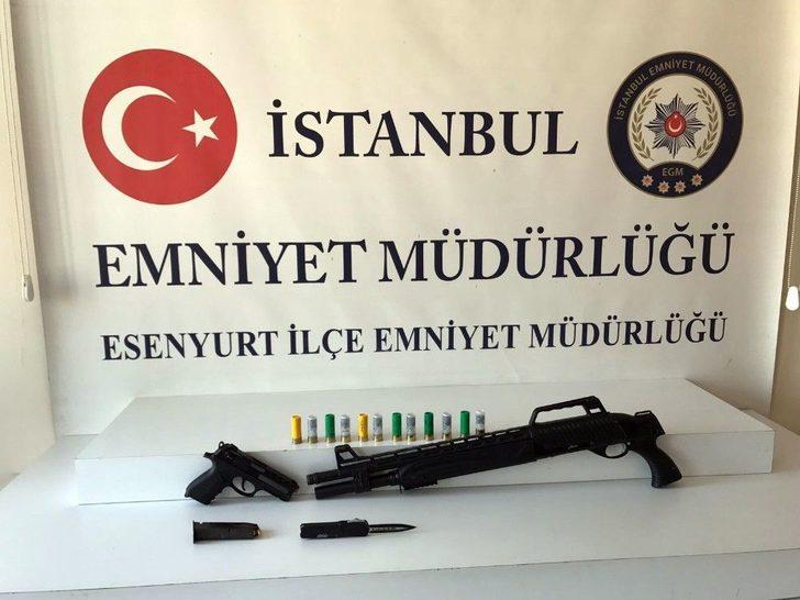 Esenyurt’ta Otomobilin Kurşun Yağmuruna Tutulduğu Anlar Kamerada G1