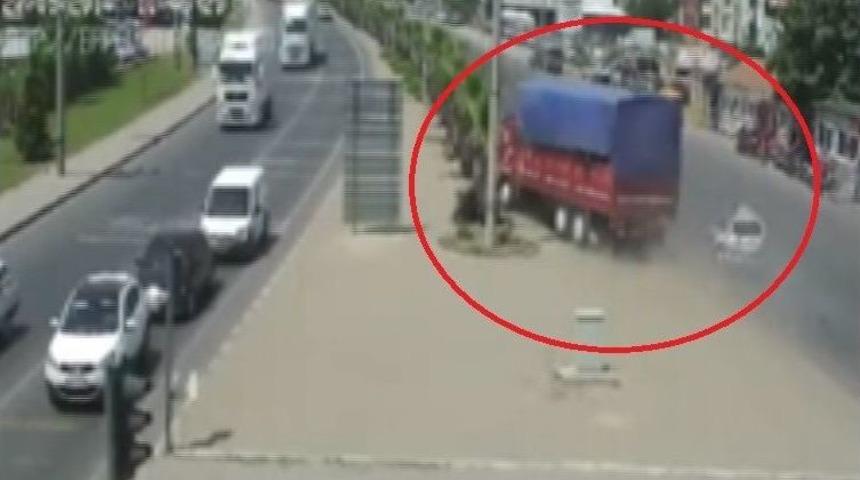 Manisa&rsquo;daki Trafik Kazaları Mobese&rsquo;ye Yansıdı