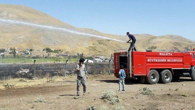 Anız Yangını Tütünlere Sıçramadan Söndürüldü