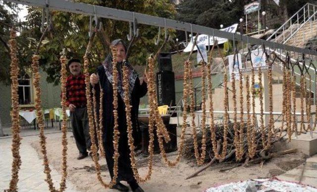 300 Yıllık Pekmezli Ve Cevizli Tatlı: Kedi Bacağı