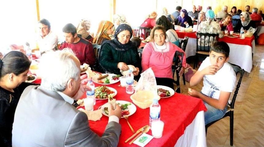 Engelliler Halfeti&rsquo;de G&ouml;n&uuml;llerince Eğlendi