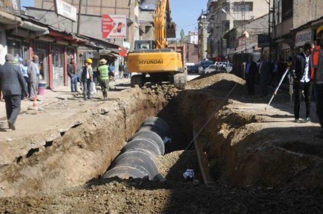 Yüksekova Kaymakamı Kaşıkçı, Yol Ve Alt Yapı Çalışmalarını Denetledi