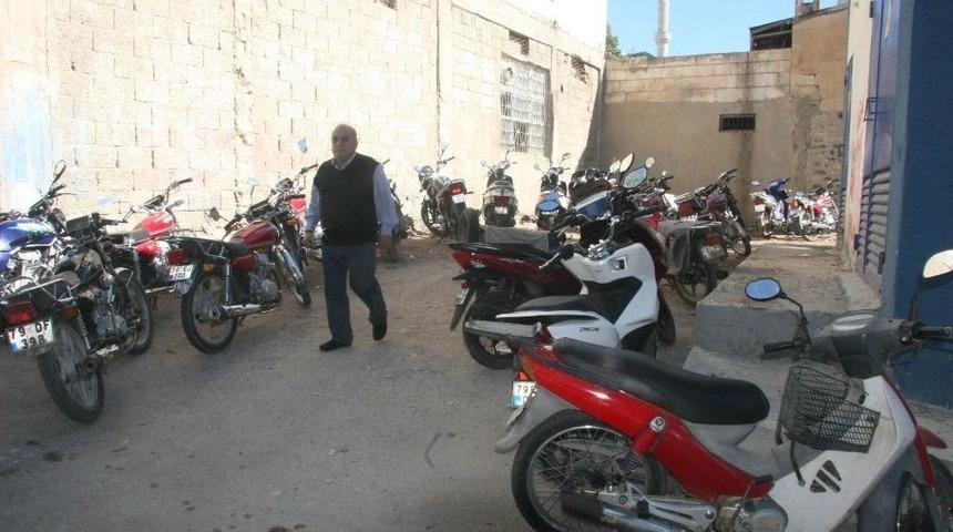 Kilis&rsquo;te Park &Uuml;creti &Ouml;demek İstemeyen S&uuml;r&uuml;c&uuml;ler Sokakları İşgal Etti
