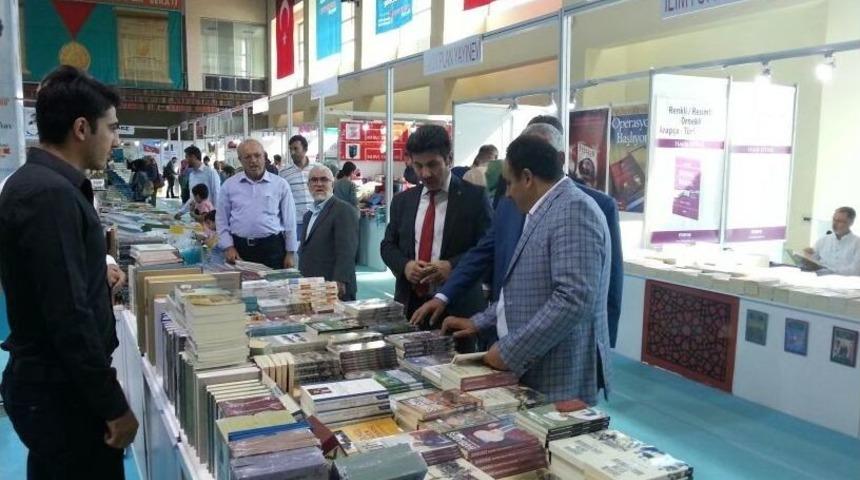Rekt&ouml;r Karacoşkun Kahramanmaraş Uluslararası 4. Kitap Ve K&uuml;lt&uuml;r Fuarına Katıldı
