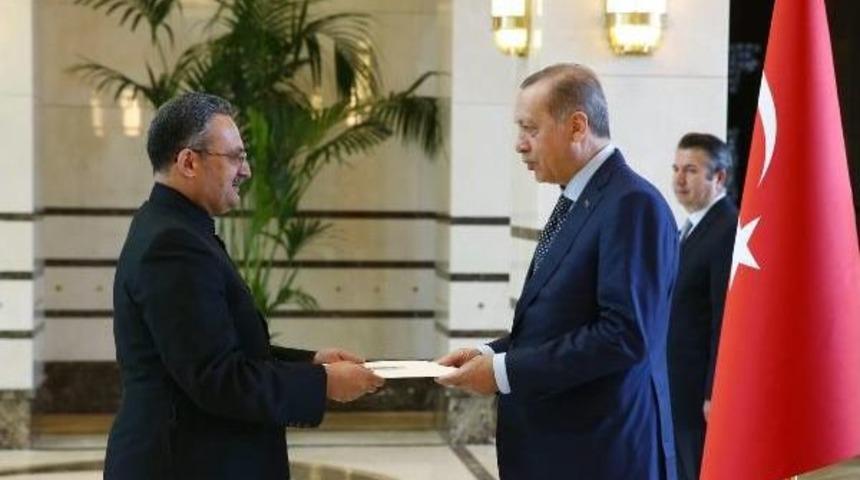 Cumhurbaşkanı Erdoğan'a Pakistan B&uuml;y&uuml;kel&ccedil;isi'nden G&uuml;ven Mektubu